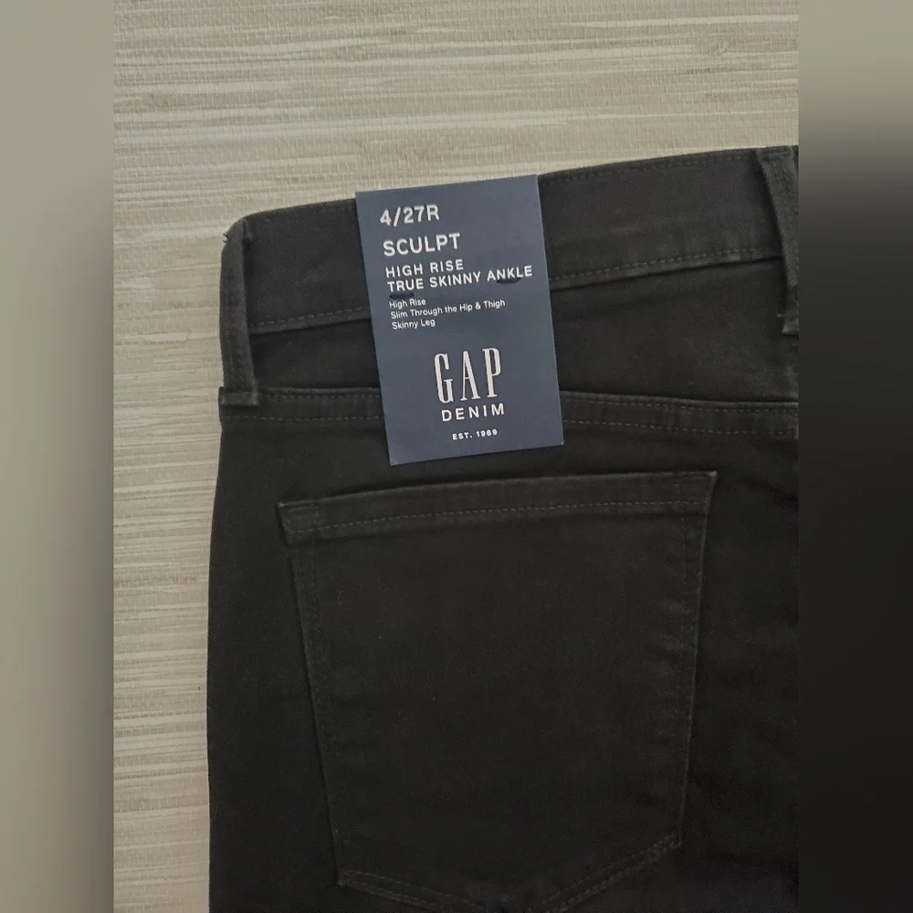 GAP High Rise Sculpt True Skinny Ankle Jeans RAW HEM Black Size 27/4 RT$99 NWT